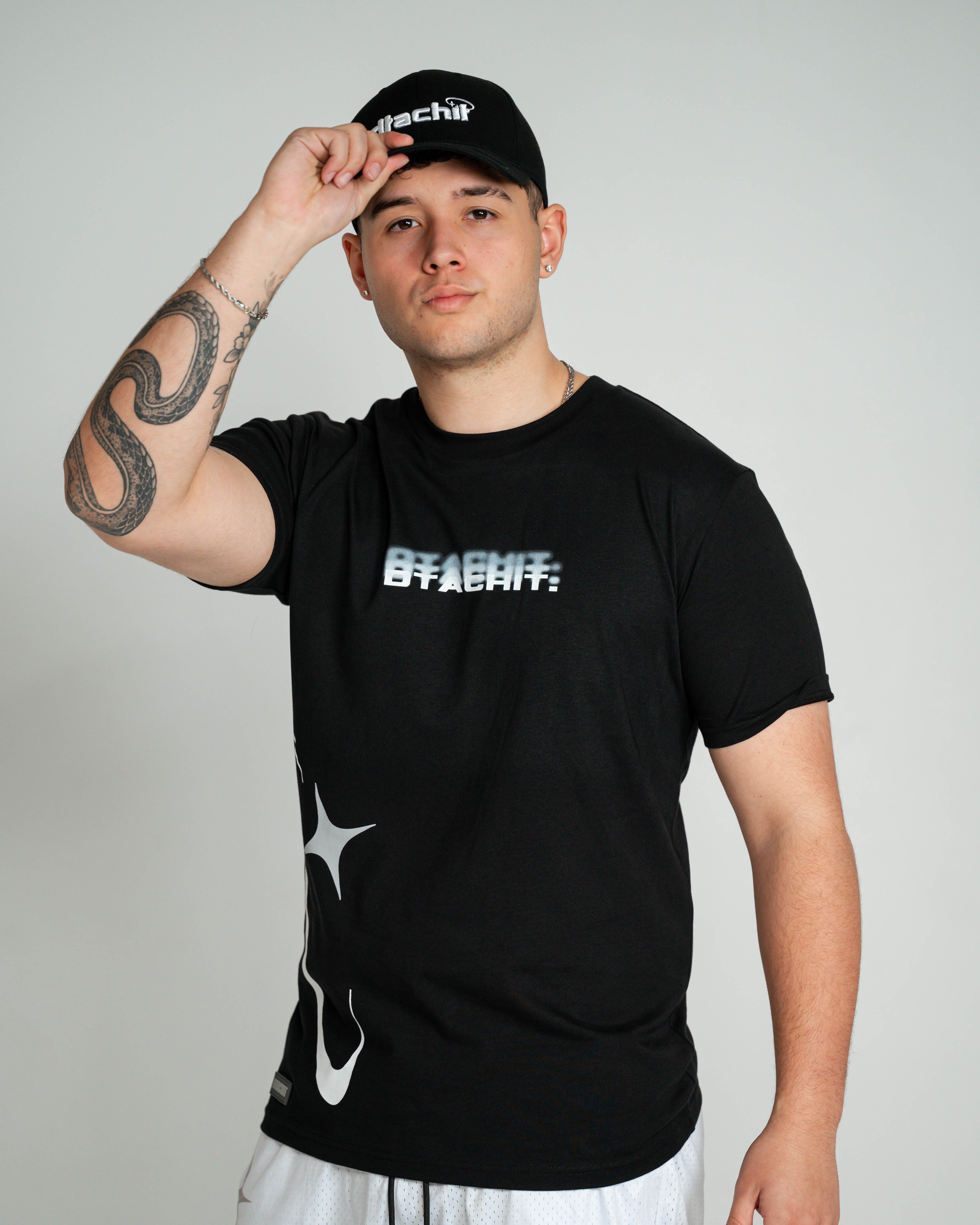 Dtachit retro puff tee- black