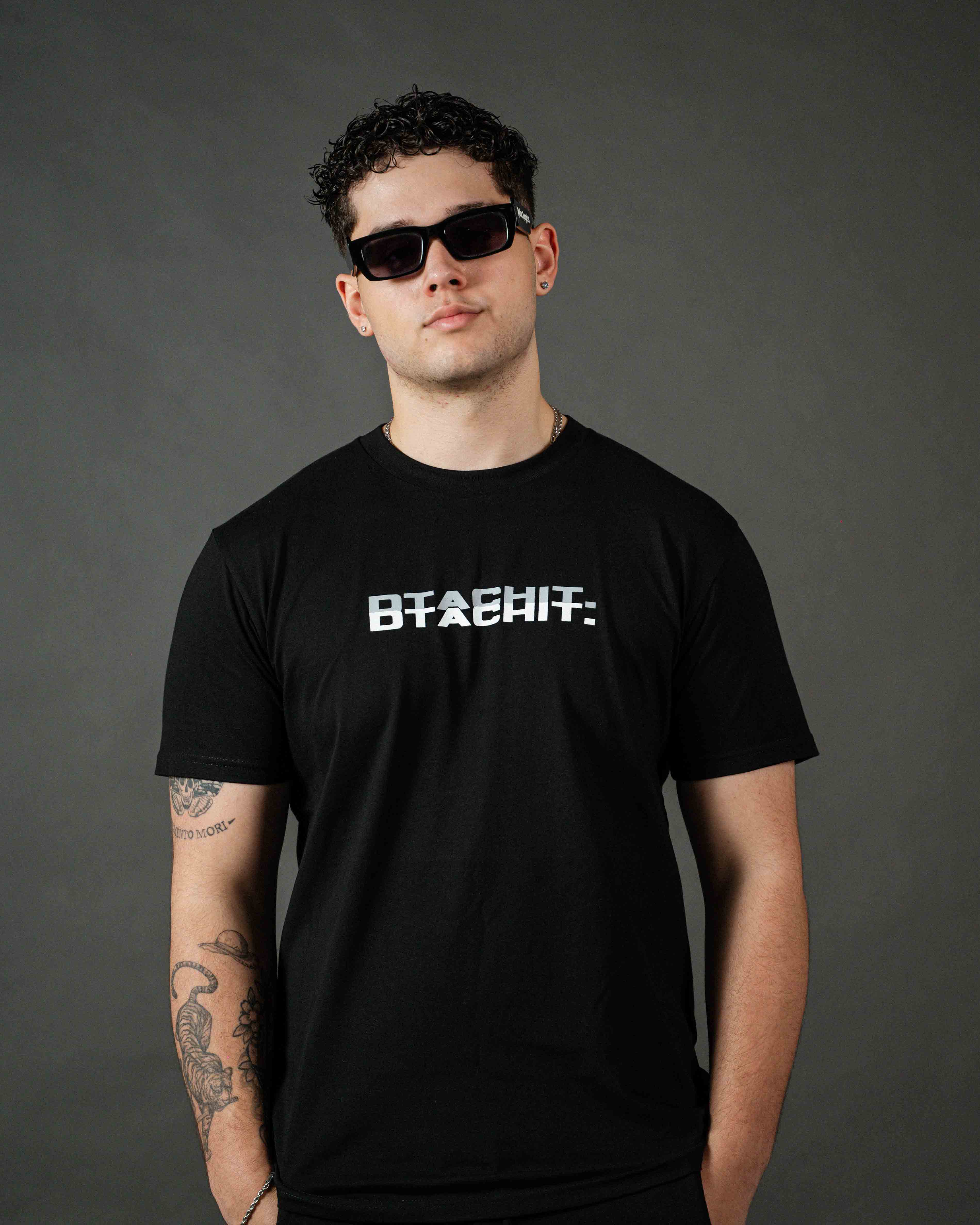 Dtachit puff tee - black