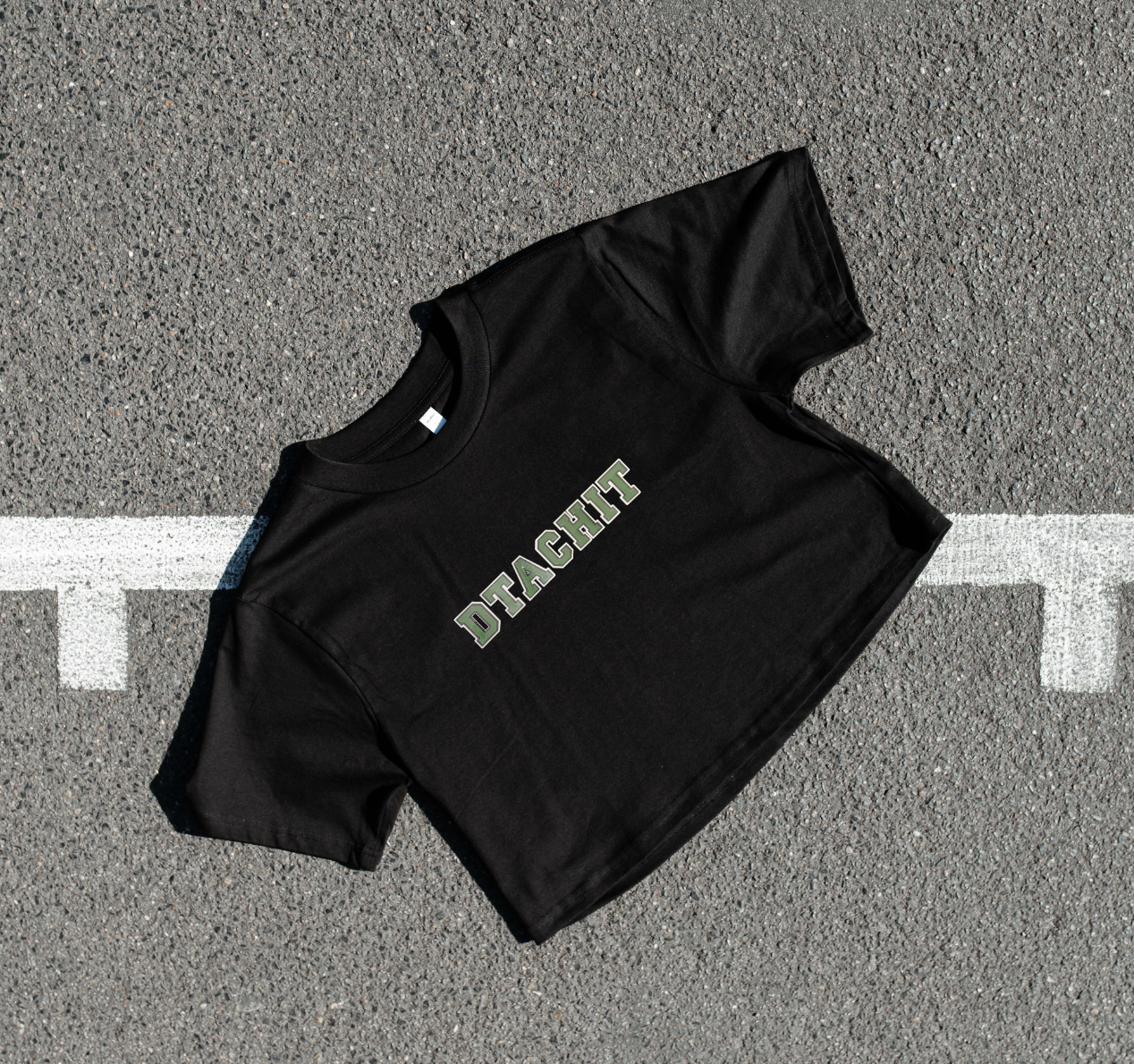 Dtachit Varsity Crop Black