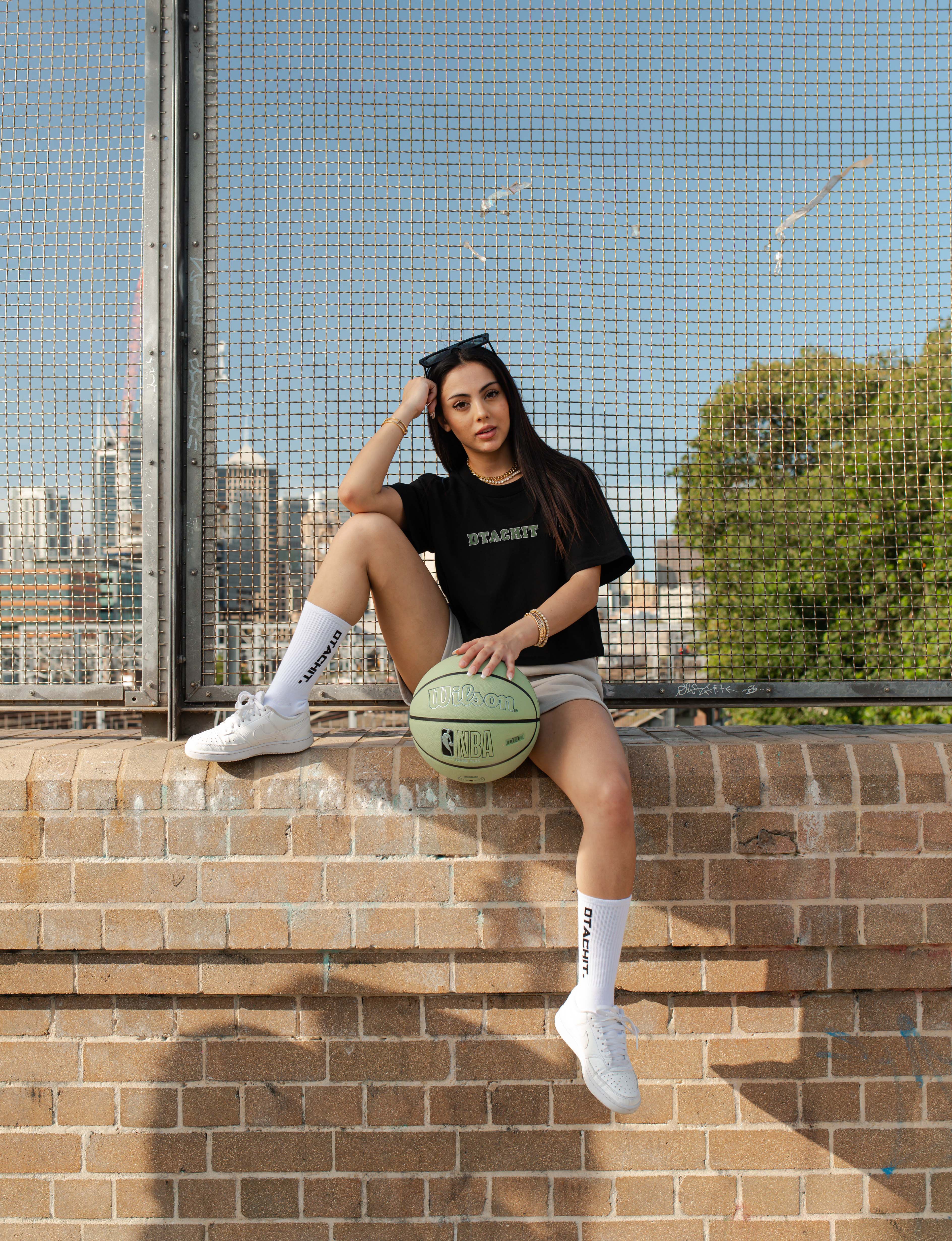 Dtachit Varsity Crop Black